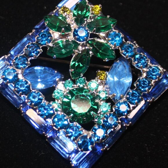 Juliana Blue and Green Rhinestone Vintage Brooch - Picture 3 of 11